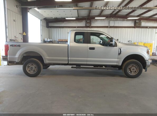 1FT7X2B68JEC69973 2018 FORD F-250 Silver 