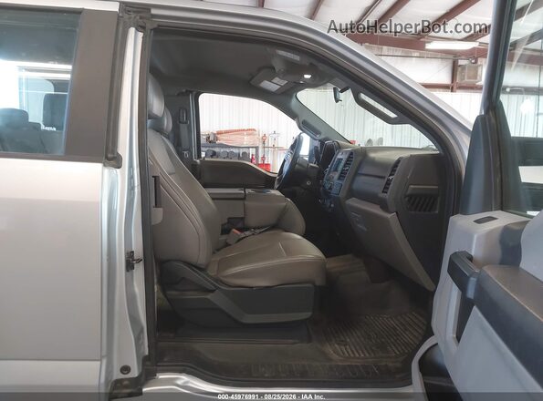 1FT7X2B68JEC69973 2018 FORD F-250 Silver Vista interior delantera
