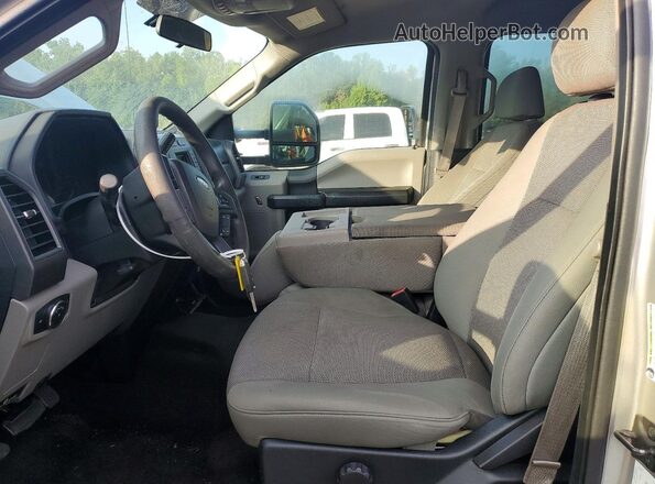 1FT8W3DT5HEE16745 2017 FORD F350 Silver Front interior view