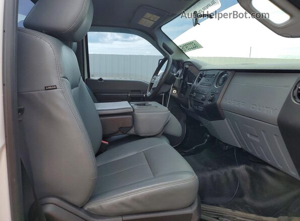 1FTBF2B61GEB25736 2016 FORD F250 White Rear seats view