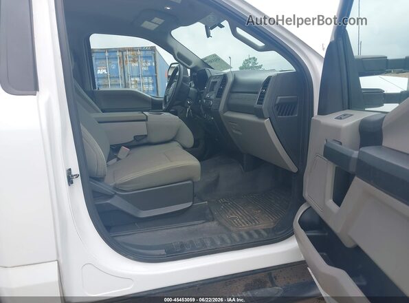 1FTBF2B64JEC69935 2018 FORD F-250 White წინა სალონის ხედი