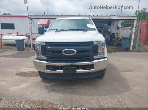 1FTBF2B64JEC69935 2018 FORD F-250 White ხელსაწყოთა პანელის ხედი