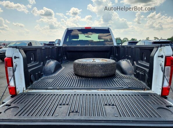 1FTBF2B69HEB66620 2017 FORD F250 White Widok tylnych siedzeń