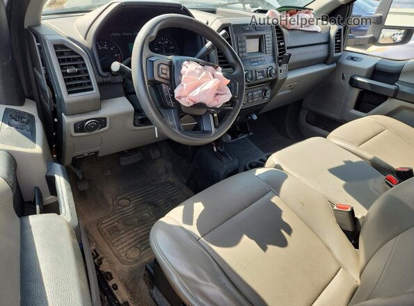 1FTBF2B69HEB66620 2017 FORD F250 White Widok deski rozdzielczej