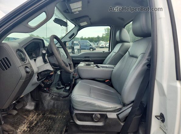 1FTBF2B6XGEB16663 2016 FORD F250 White Вид салону спереду
