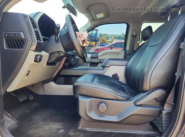 1FTEW1CP4HFC56850 2017 FORD F150 Black Widok wnętrza z przodu