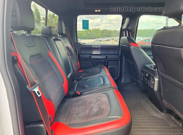 1FTEW1EG8HFB05992 2017 FORD F150 White Widok tylnych siedzeń