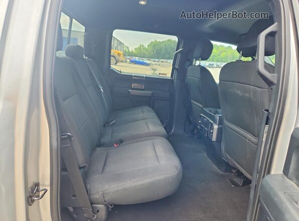 1FTEW1EP4KFC30415 2019 FORD F150 Silver Widok tylnych siedzeń