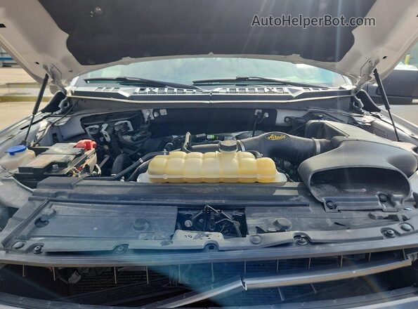 1FTEW1EP4KFC30415 2019 FORD F150 Silver Widok wnętrza z tyłu