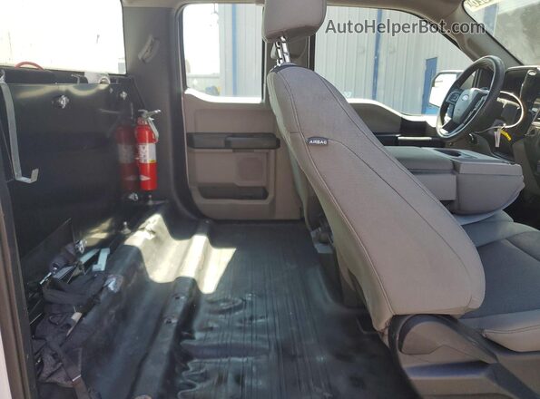 1FTEX1C53JKE81799 2018 FORD F150 White Vista de los asientos traseros
