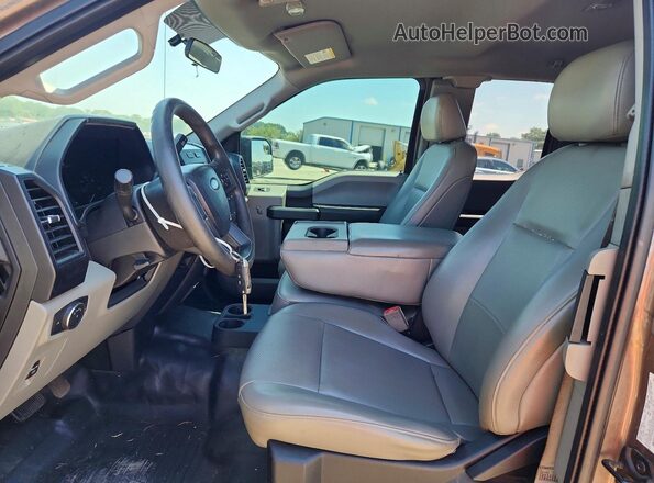 1FTEX1C58JKD78071 2018 FORD F150 Gray Widok wnętrza z przodu