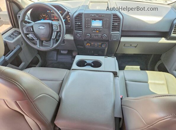 1FTEX1C58JKD78071 2018 FORD F150 Gray Widok deski rozdzielczej