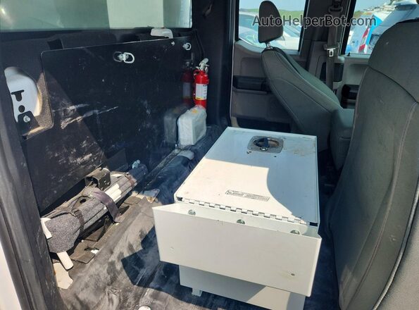 1FTEX1CB4JKF15853 2018 FORD F150 White Widok tylnych siedzeń