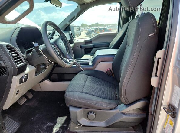 1FTEX1CP6HFA64472 2017 FORD F150 Silver Widok wnętrza z przodu