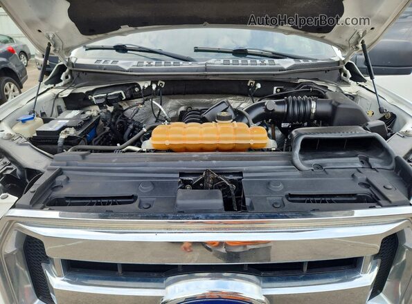 1FTFW1EF1GFA32832 2016 FORD F150 White Вид задньої частини салону
