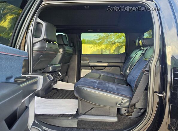 1FTFW1RG0NFB71348 2022 FORD F150 Черный Вид салона спереди