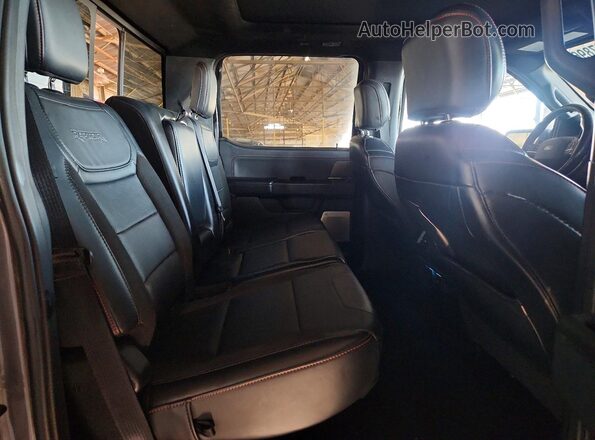 1FTFW1RGXRFA88404 2024 FORD F150 Gray Widok tylnych siedzeń