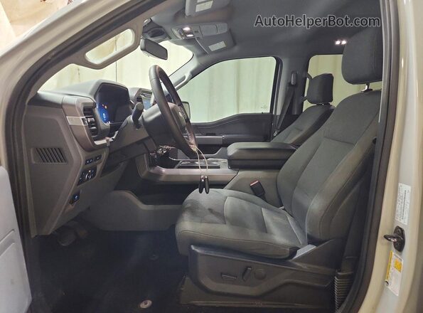 1FTFW3L88RFA03945 2024 FORD F150 Gray Vista interior delantera