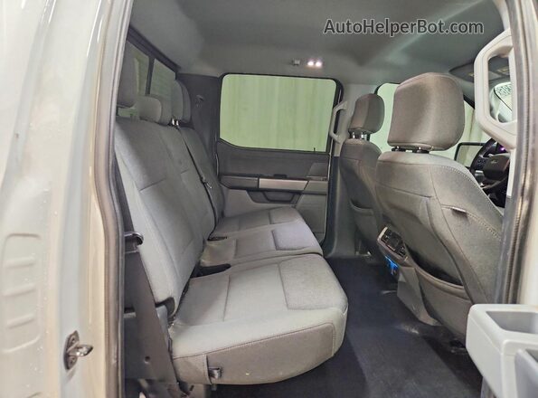 1FTFW3L88RFA03945 2024 FORD F150 Gray Vista de los asientos traseros