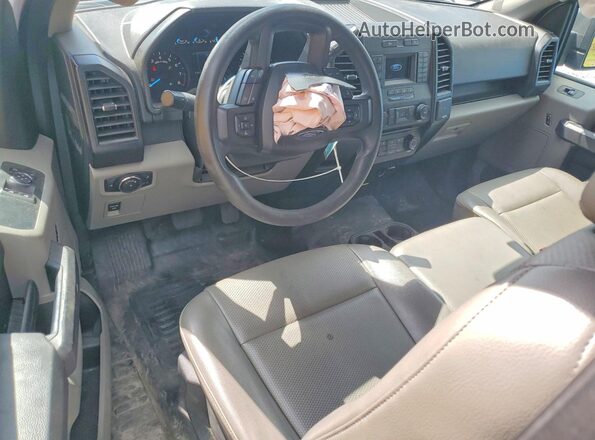 1FTMF1CB3JKC30480 2018 FORD F150 White Widok deski rozdzielczej