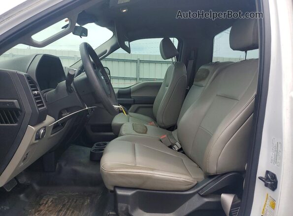 1FTMF1CB5KKD07187 2019 FORD F150 White Widok wnętrza z przodu