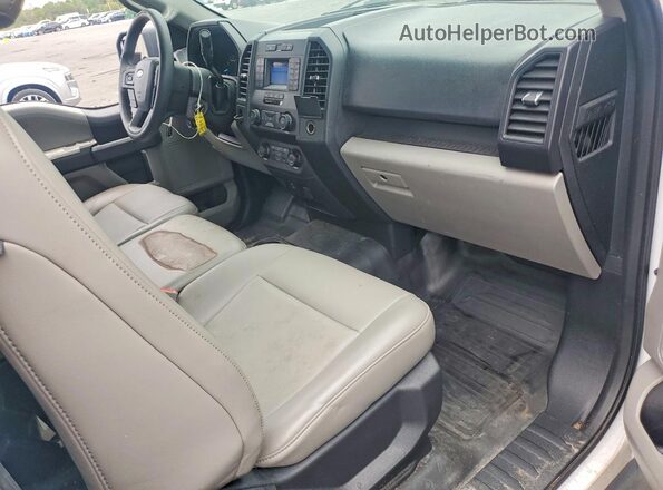 1FTMF1CB5KKD07187 2019 FORD F150 White Widok deski rozdzielczej