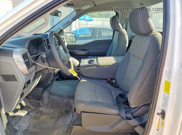1FTMF1CB5PKE69912 2023 FORD F150 Белый Вид салона спереди