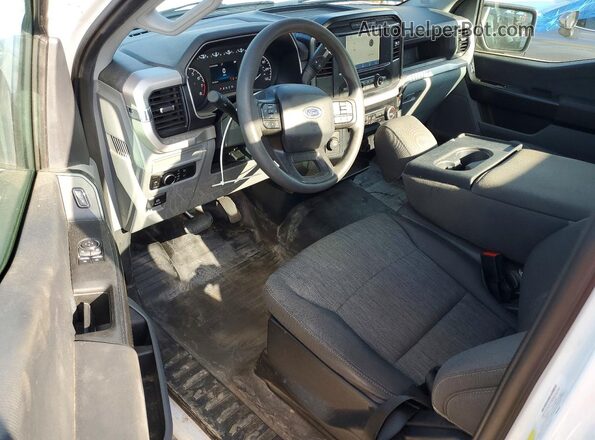 1FTMF1CB5PKE69912 2023 FORD F150 Белый Вид панели приборов