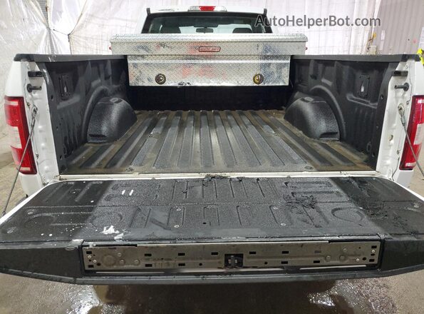 1FTMF1CP6JKF06694 2018 FORD F150 White Vista de los asientos traseros