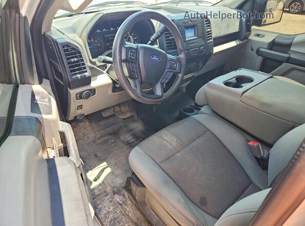 1FTMF1CP8JKD88714 2018 FORD F150 Серебряный Вид панели приборов