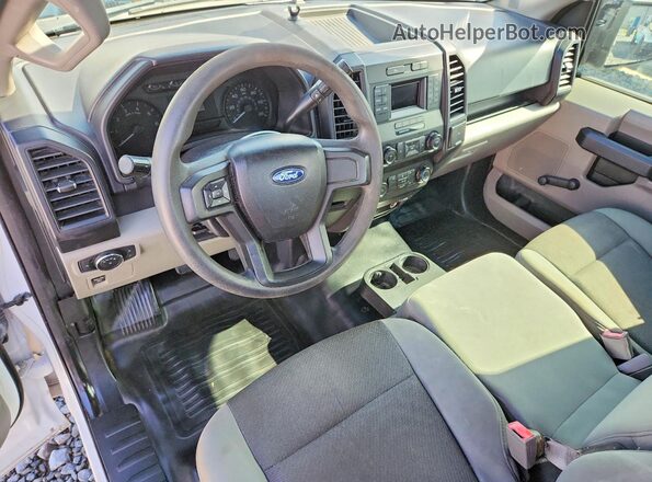 1FTMF1CPXJKD23377 2018 FORD F150 White Widok deski rozdzielczej