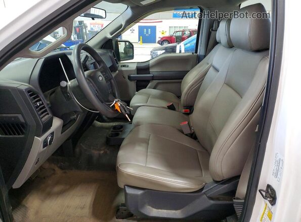 1FTMF1E82HFA99305 2017 FORD F150 White Widok wnętrza z przodu