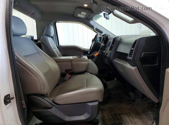 1FTMF1E82HFA99305 2017 FORD F150 White Widok tylnych siedzeń