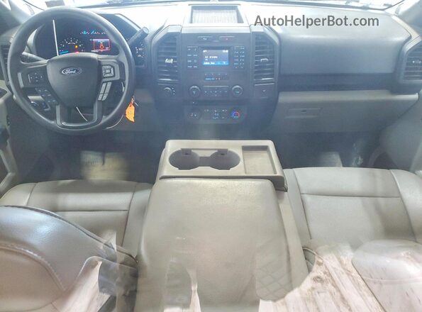 1FTMF1E82HFA99305 2017 FORD F150 White Widok deski rozdzielczej