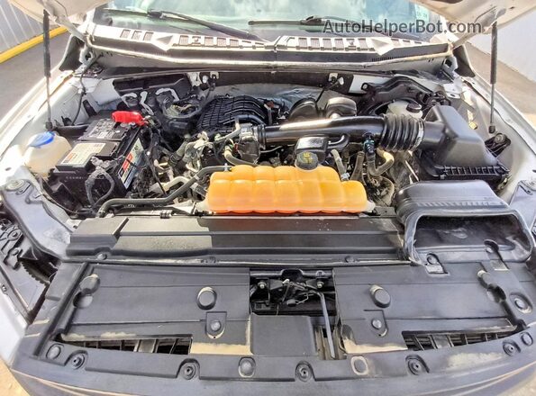 1FTMF1EB9JKC85772 2018 FORD F150 White Widok wnętrza z tyłu