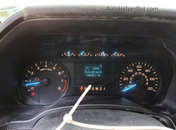 1FTMF1EB9JKC85772 2018 FORD F150 White Widok zestawu wskaźników