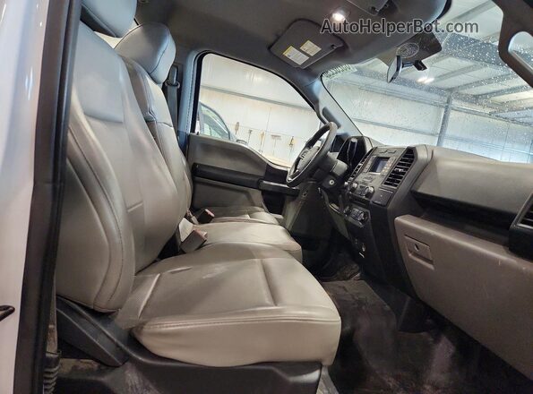 1FTMF1EP4HKD08512 2017 FORD F150 White Vista de los asientos traseros