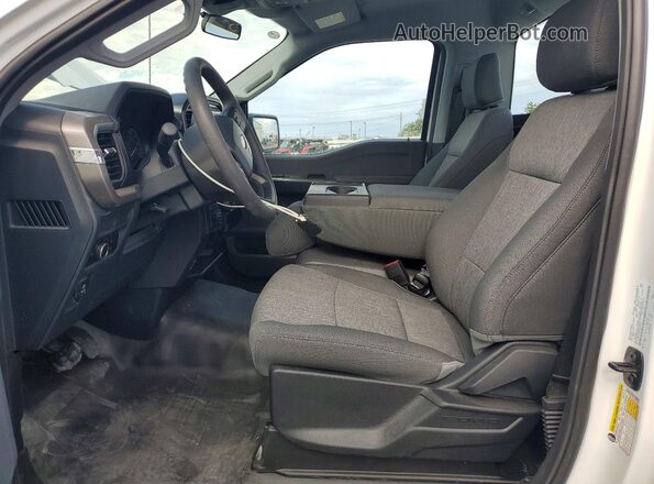 1FTMF1L50TKE13218 2026 FORD F150 White Вид салону спереду