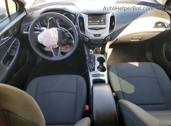 1G1BC5SM2J7170231 2018 CHEVROLET CRUZE Белый Вид панели приборов