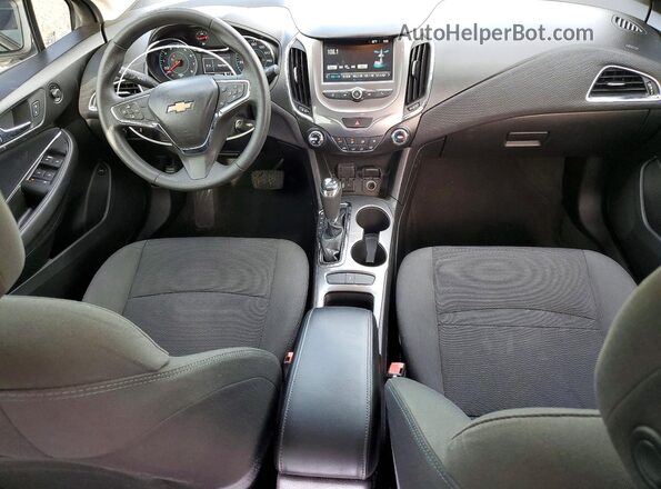 1G1BE5SM2H7106064 2017 CHEVROLET CRUZE Белый Вид панели приборов