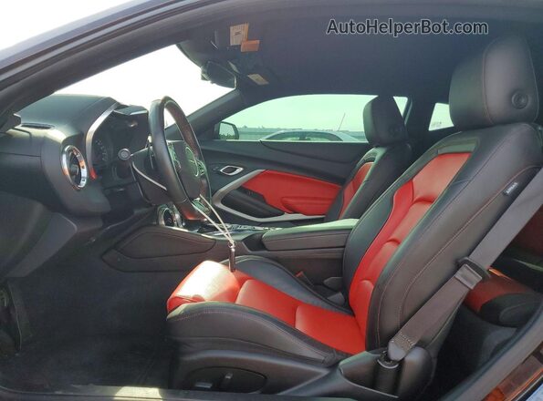 1G1FD1RS7R0107299 2024 CHEVROLET CAMARO Black Вид салону спереду