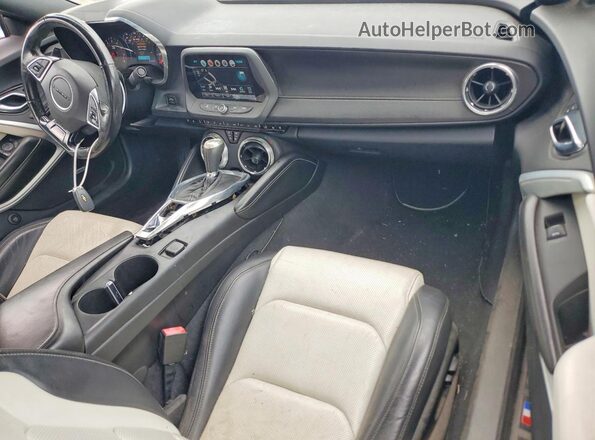 1G1FD3DX4J0121048 2018 CHEVROLET CAMARO Silver წინა პანელის ხედი