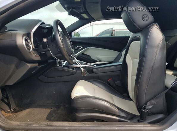 1G1FD3DX4J0121048 2018 CHEVROLET CAMARO Silver წინა სალონის ხედი