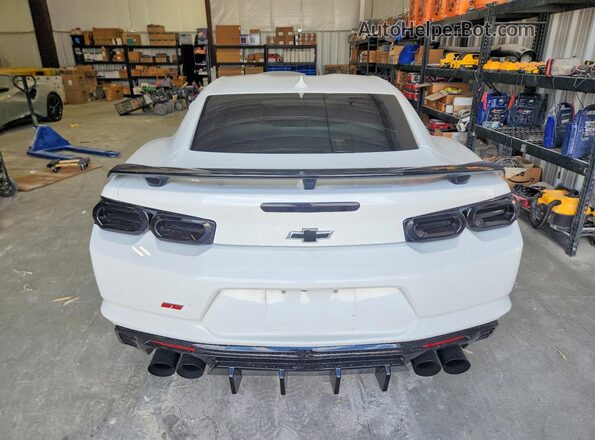 1G1FE1R75L0133450 2020 CHEVROLET CAMARO White Вид ззаду