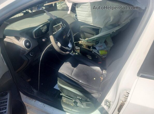 1G1JF5SB6J4132018 2018 CHEVROLET SONIC White Front interior view