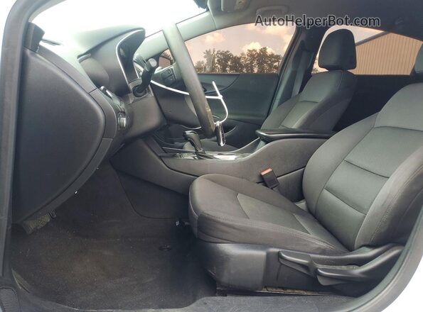 1G1ZB5ST6HF293877 2017 CHEVROLET MALIBU Белый Вид салона спереди