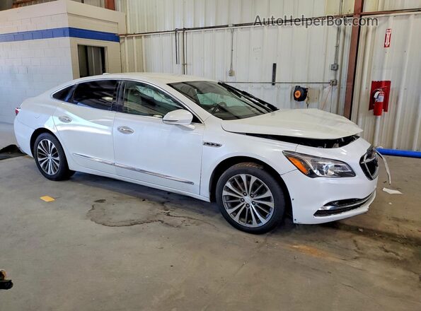 1G4ZP5SS8HU198499 2017 BUICK LACROSSE Белый Передняя правая четверть