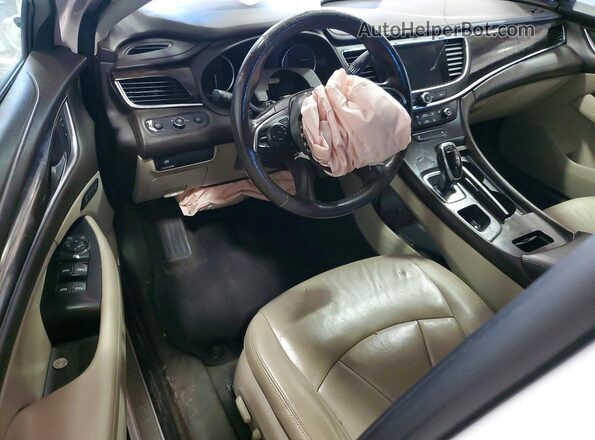 1G4ZP5SS8HU198499 2017 BUICK LACROSSE Белый Вид панели приборов