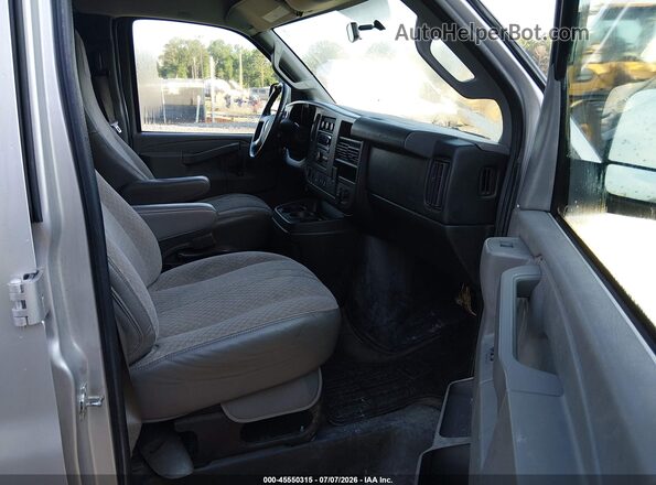 1GAWGEFG1G1246088 2016 CHEVROLET EXPRESS Silver Սալոնի դիմացի տեսք