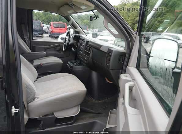 1GAWGEFG2H1266495 2017 CHEVROLET EXPRESS Black Вид салону спереду